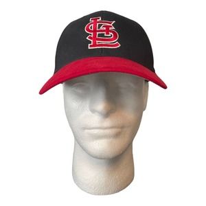 Fan Favorite ST. LOUIS Cardinals Ball Cap Genuine Merchandise.